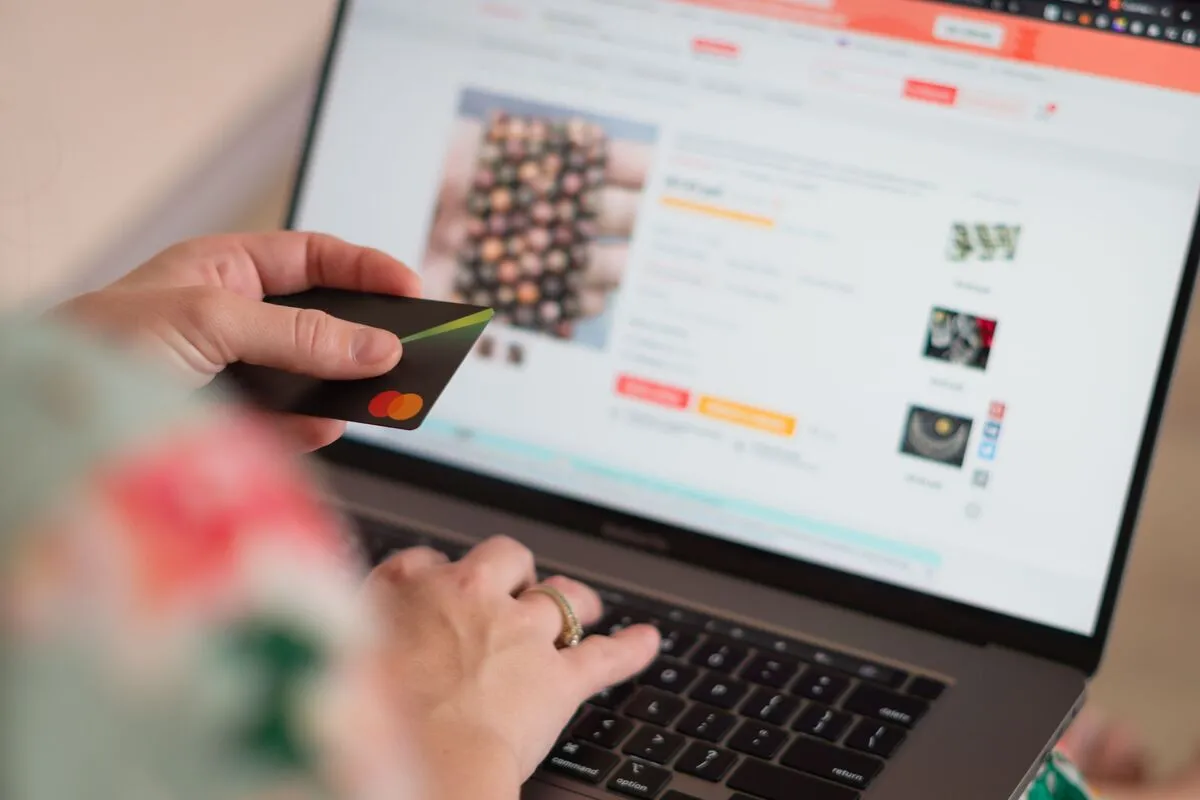 Como Marketplaces Impulsionam o Luxo no Brasil: Análise 2025