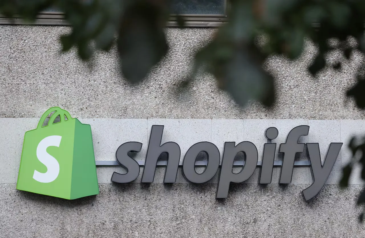 Shopify anuncia taxa extra para vendas via ChatGPT em 2026